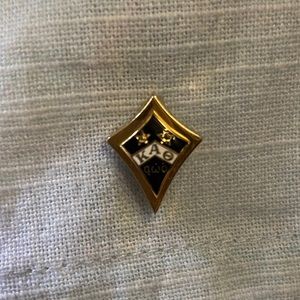 Kappa Alpha Theta Official pin